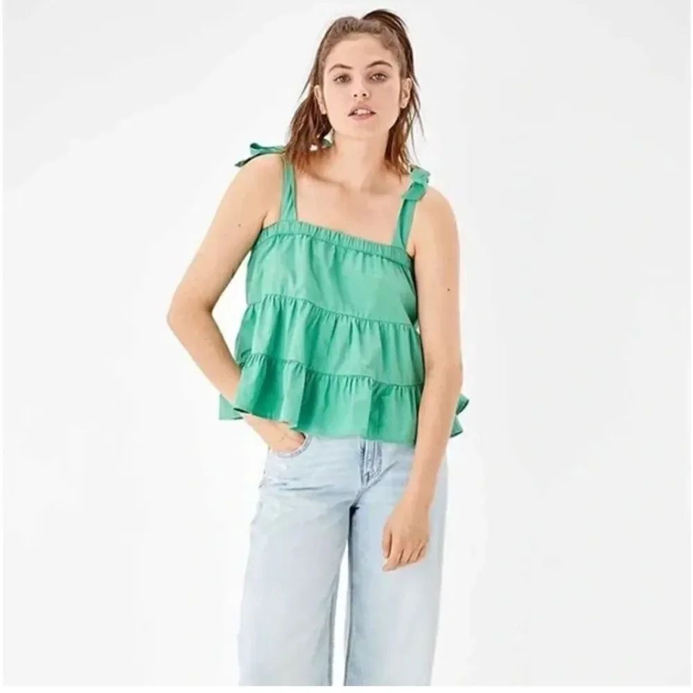 AMERICAN EAGLE Tiered Shoulder Tie Crop Top